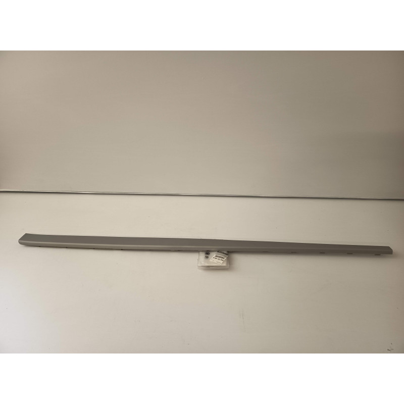 LISTWA SREBRNA NAKŁADKI PROGU DACIA DUSTER I 769514334R